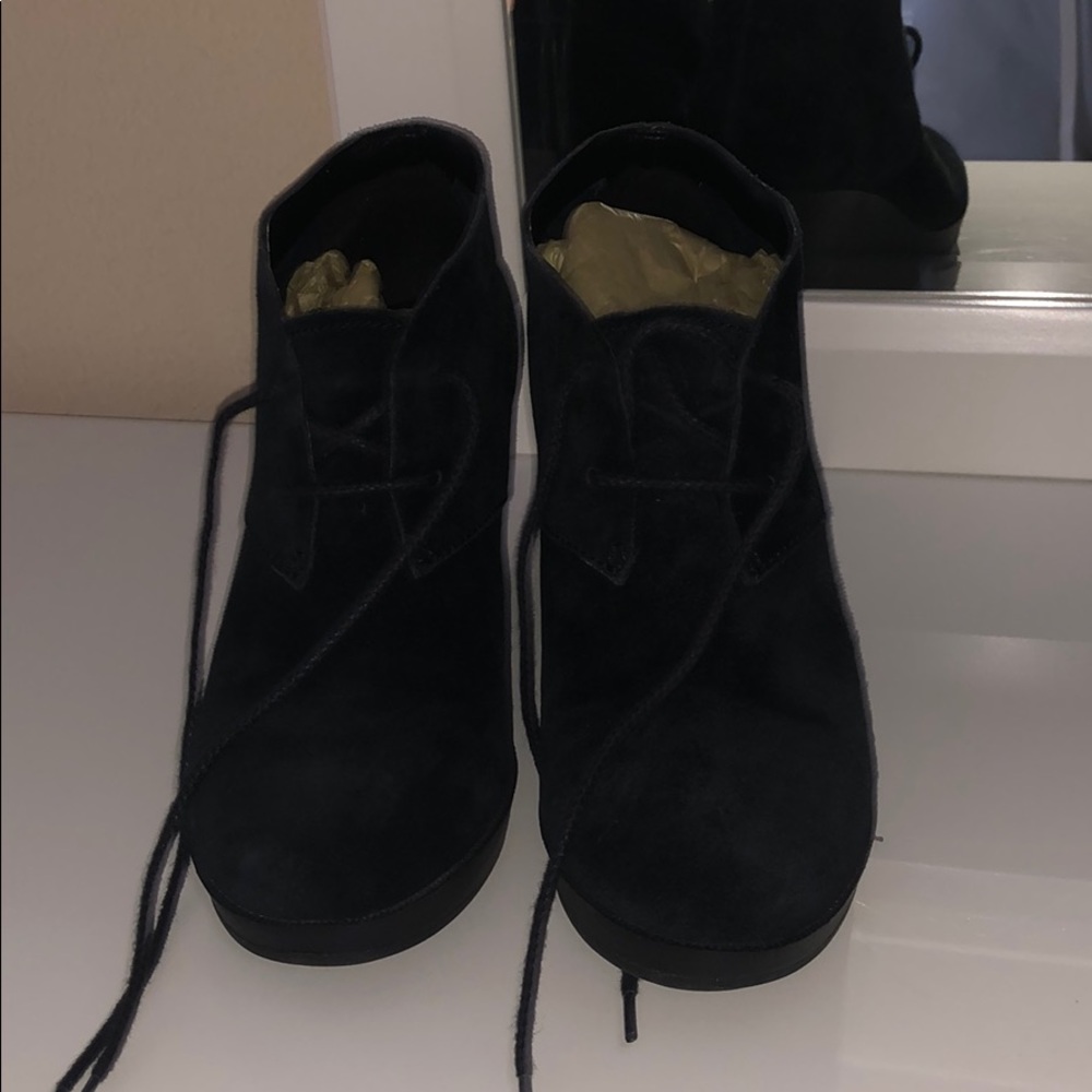 BRITT CHUKKA COLE HAAN